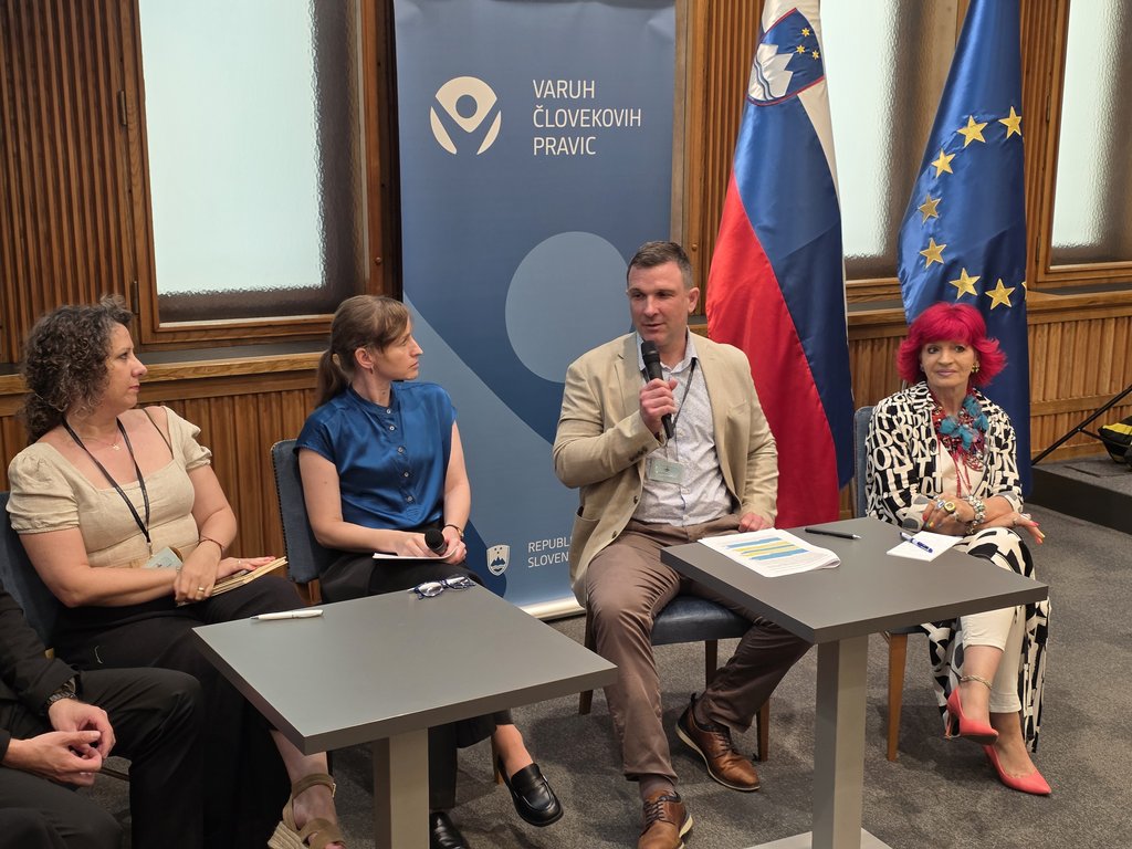 Posvet o pravicah otrok v digitalnem okolju