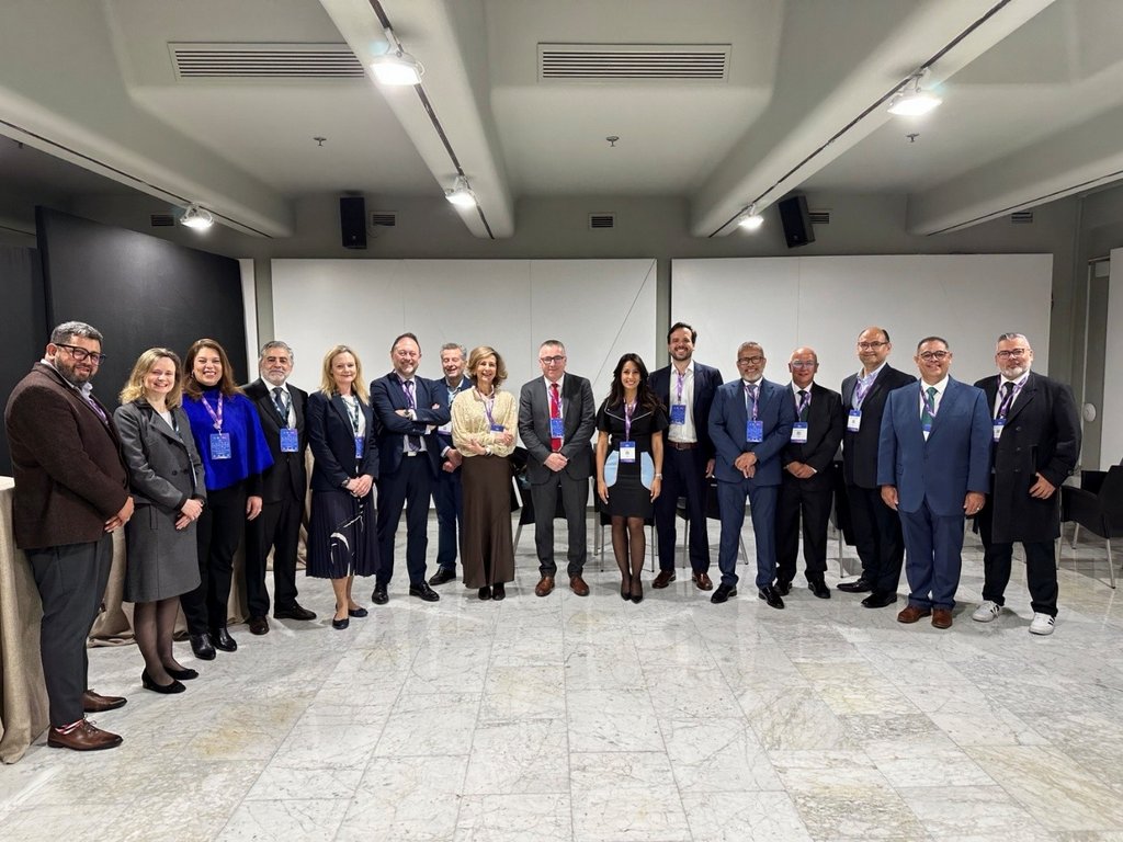 Na sliki so udeležneci konference Latam 2026