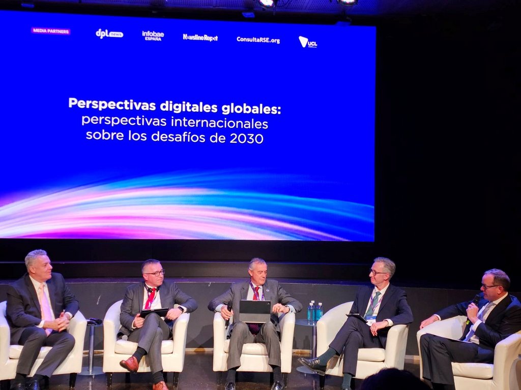 Na sliki so udeležneci konference Latam 2026